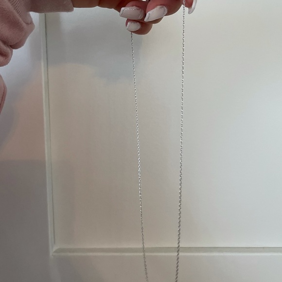 Never worn, perfect condition, silver chain - Picture 1 of 7